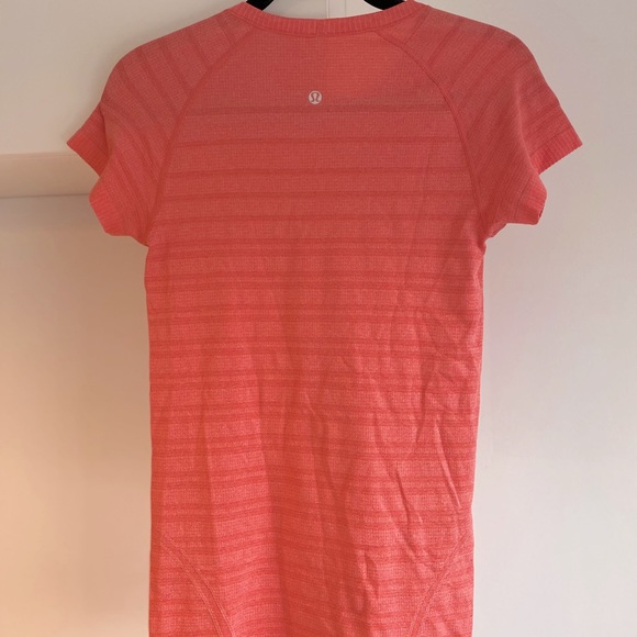 Lululemon Swiftly Tech Short sleeve - Picture 2 of 2